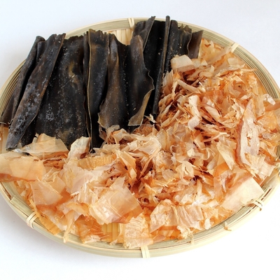 il pesce giapponese di Katsuobushi della sarda dell'OEM 100g si sfalda additivo alimentare libero