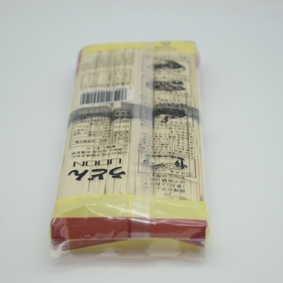 le tagliatelle asciutte di Soba del Udon di stile giapponese 400g in tondo modellano il colore bianco