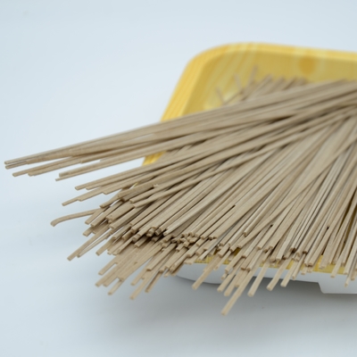 Grano saraceno tradizionale scuro di Natarual delle tagliatelle di Soba del Udon della famiglia 500g fatto