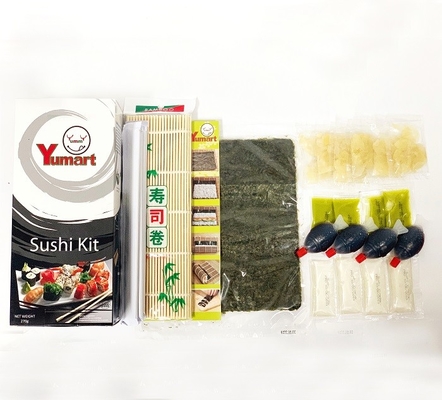 4 persone progettano la cucina per il cliente della casa di Logo Sushi Making Set For