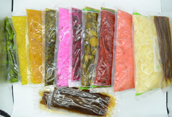 1000g ha affettato i cetriolini marinati ha marinato le fette dolci del cetriolo
